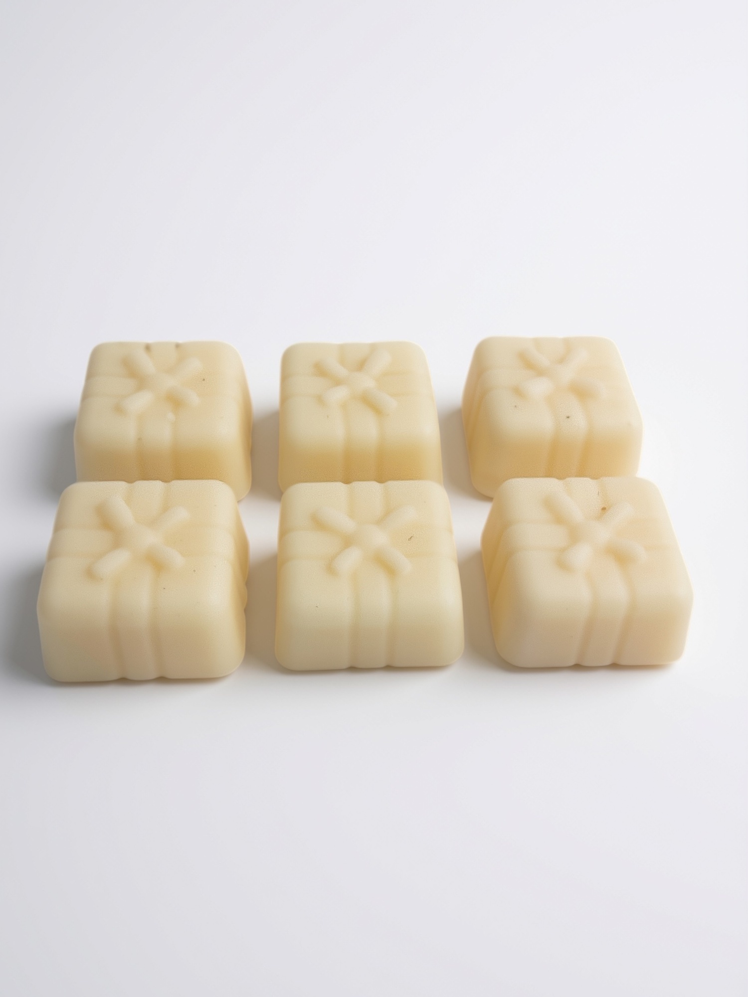 Wax melts CHIE Regalo Nochebuena: cubos de cera aromática en forma de regalo con moño en relieve.